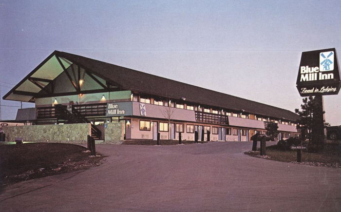 Economy Inn by OYO Holland (Blue Mill Inn) - Vintage Postcard (newer photo)